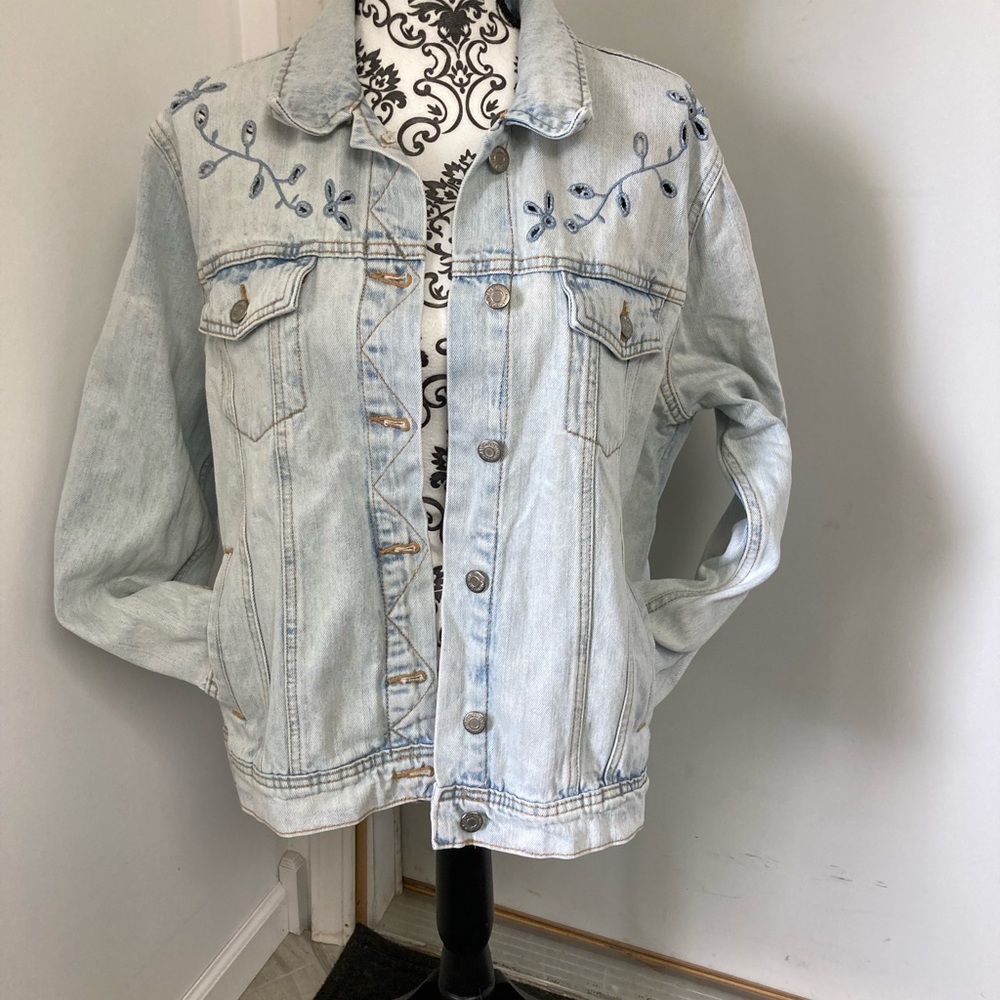 Old Navy, size XL, denim light blue, has cutout vines on shoulders.